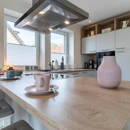 Doppelhaushaelfte Directly From Hafen Von Dom wakacyjny *