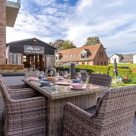 Doppelhaushaelfte Directly From Hafen Von Dom wakacyjny *