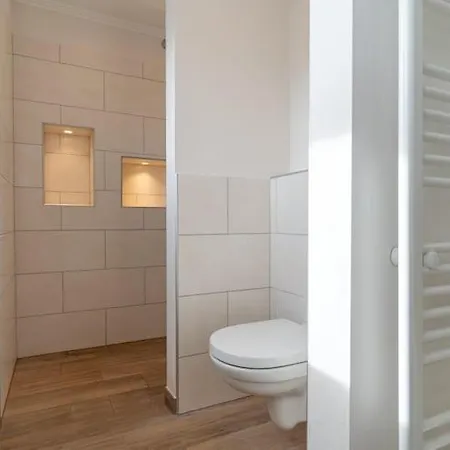 Doppelhaushaelfte Directly From Hafen Von