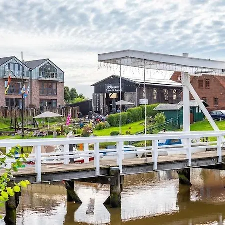 Doppelhaushaelfte Directly From Hafen Von *