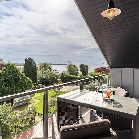 Doppelhaushaelfte Directly From Hafen Von 通宁