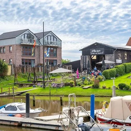 Doppelhaushaelfte Directly From Hafen Von