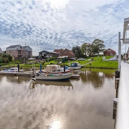 Doppelhaushaelfte Directly From Hafen Von *